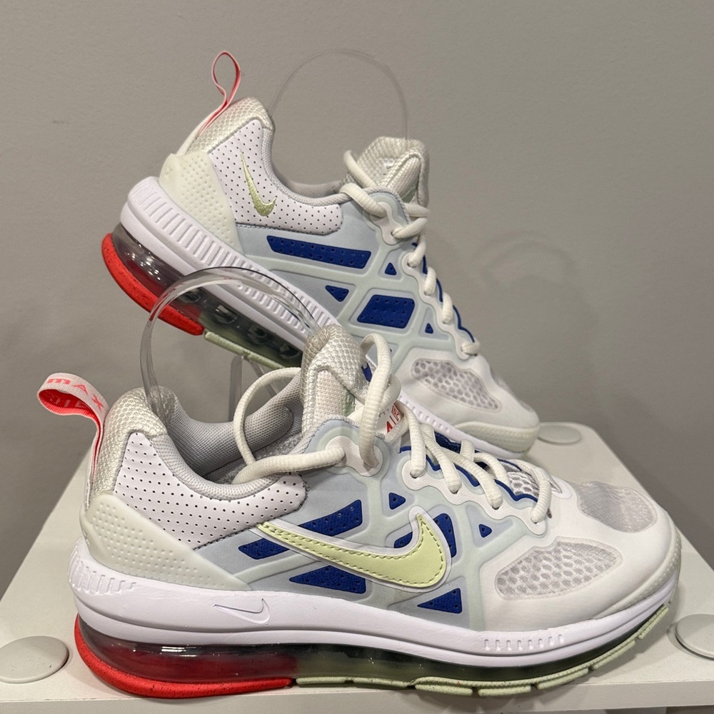 Nike Air Max Women’s SZ 6 White and Blue Sneakers - Picture 2 of 9